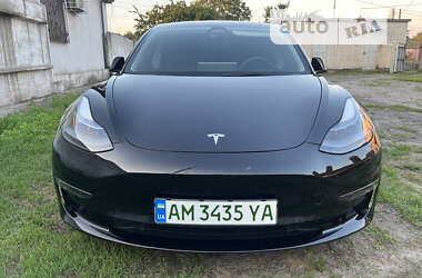 Седан Tesla Model 3 2022 в Кременчуці