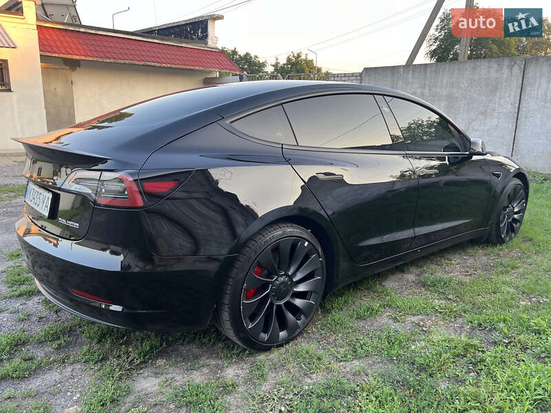 Седан Tesla Model 3 2022 в Кременчуці