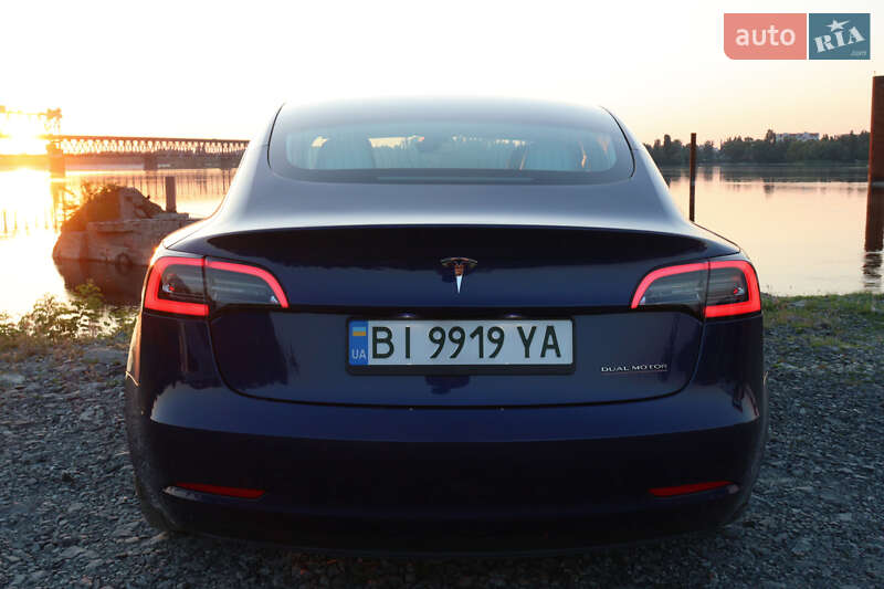 Седан Tesla Model 3 2019 в Киеве