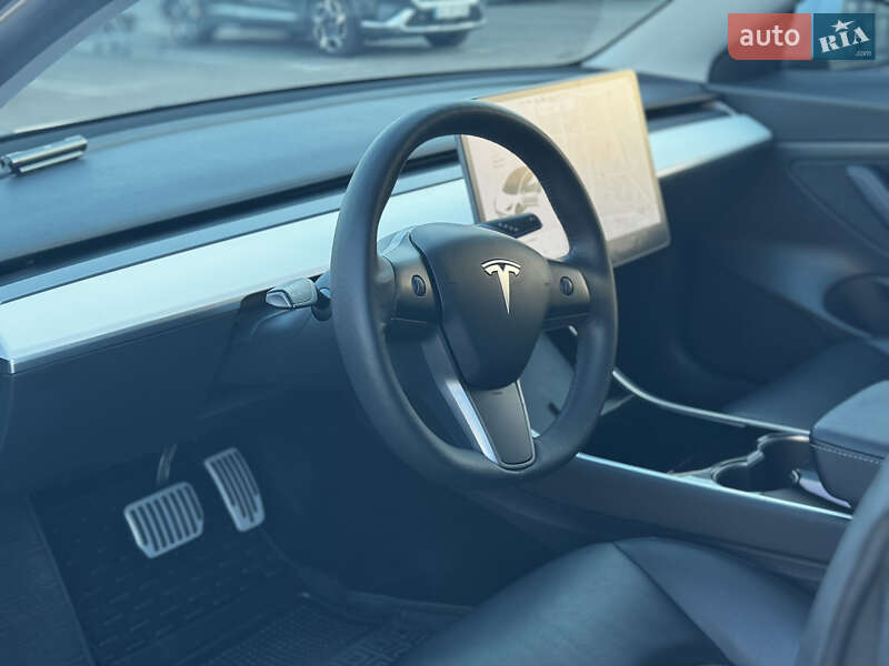 Седан Tesla Model 3 2019 в Киеве