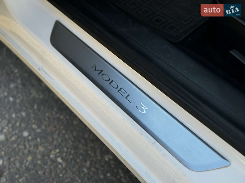 Седан Tesla Model 3 2019 в Киеве