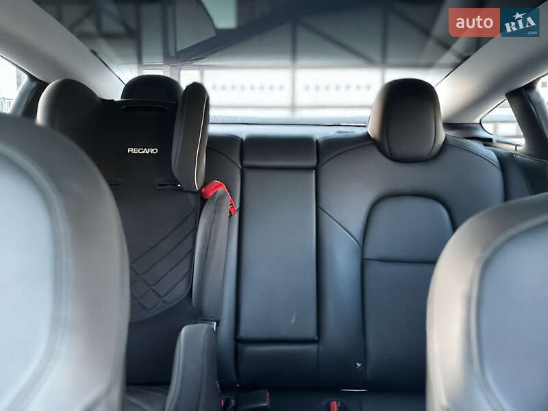 Седан Tesla Model 3 2019 в Киеве