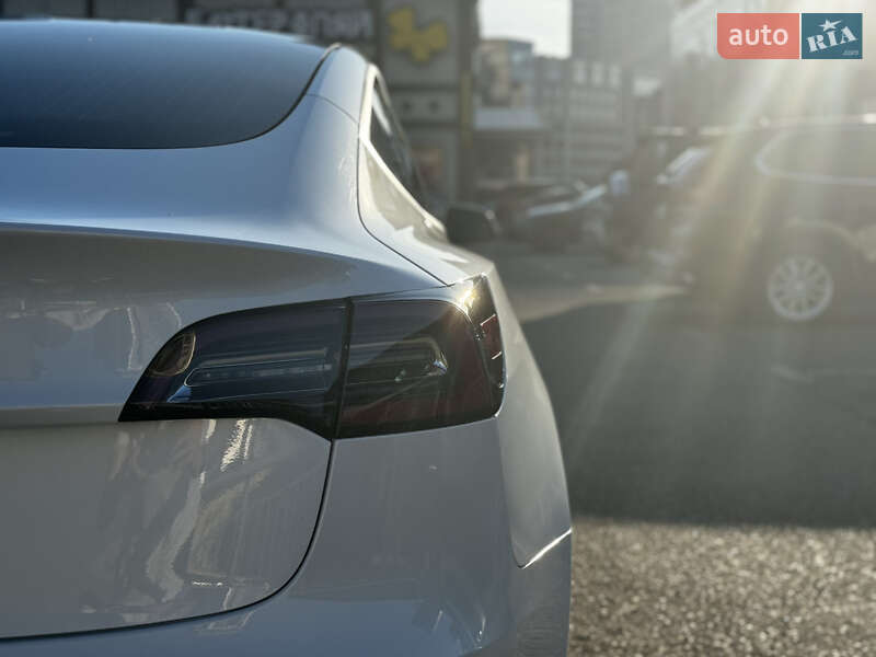 Седан Tesla Model 3 2019 в Киеве