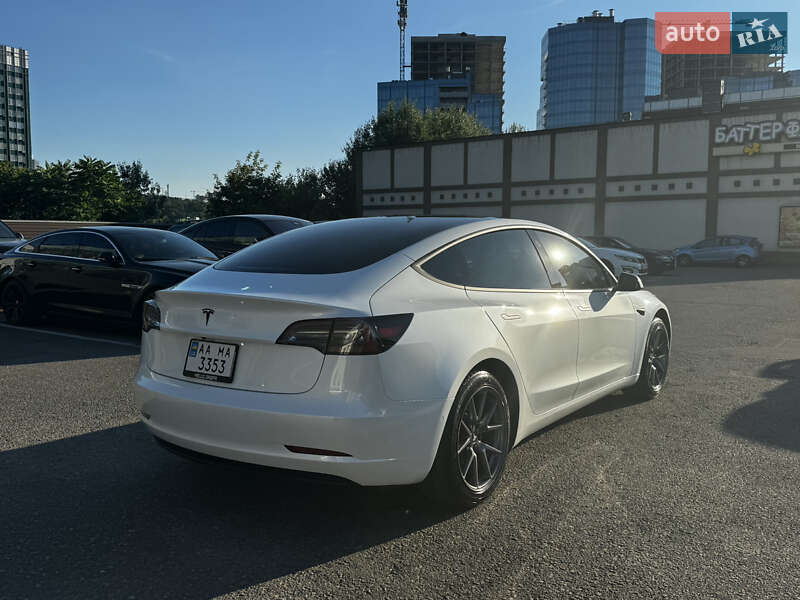 Седан Tesla Model 3 2019 в Киеве
