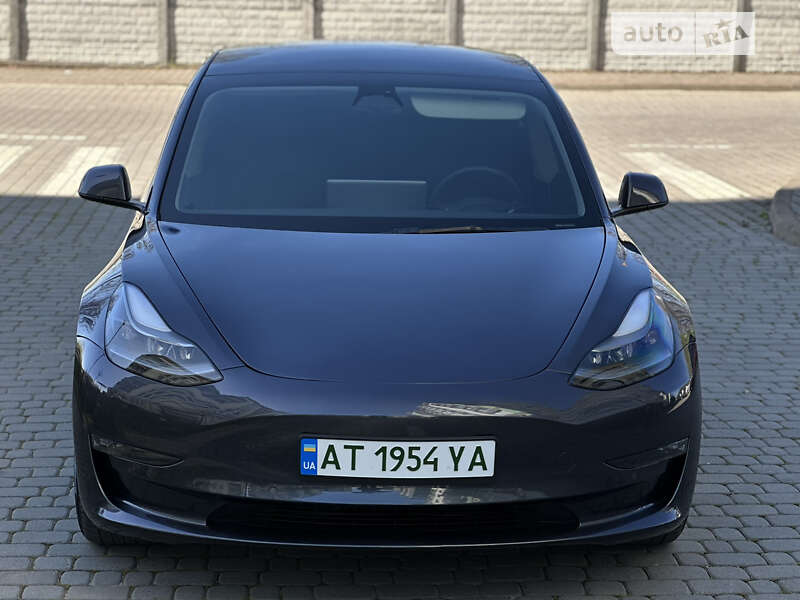Седан Tesla Model 3 2022 в Івано-Франківську