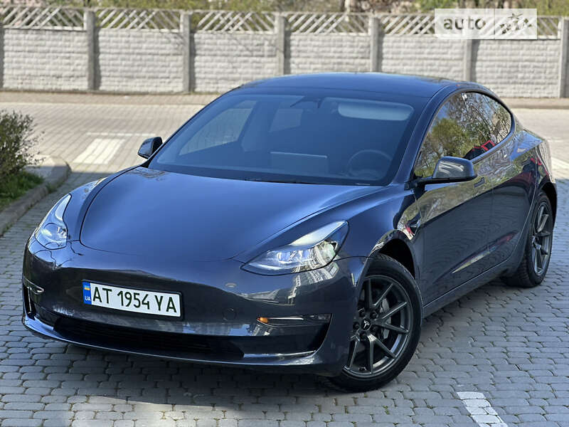 Седан Tesla Model 3 2022 в Івано-Франківську