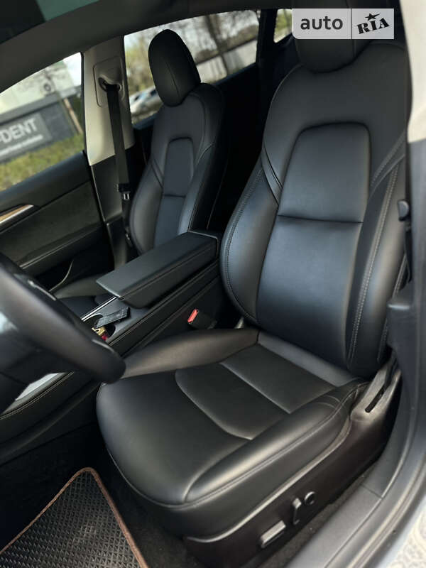 Седан Tesla Model 3 2022 в Івано-Франківську