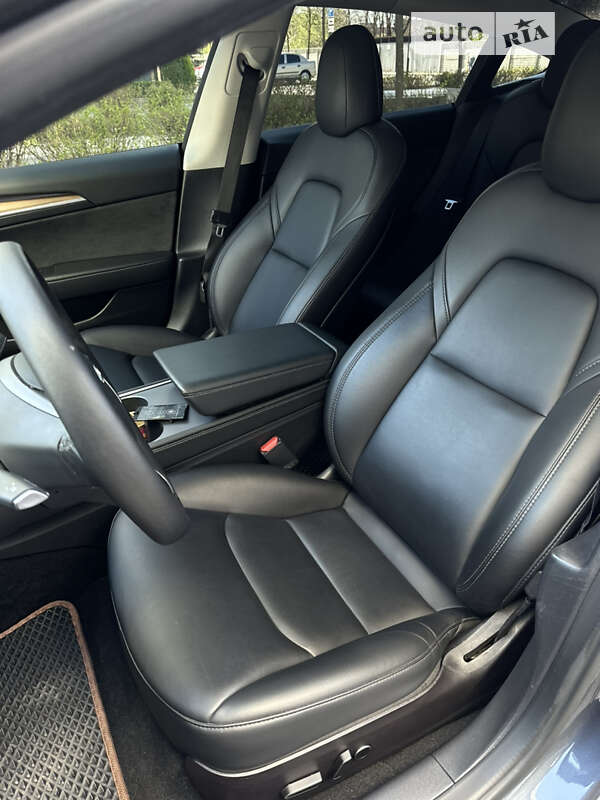 Седан Tesla Model 3 2022 в Івано-Франківську