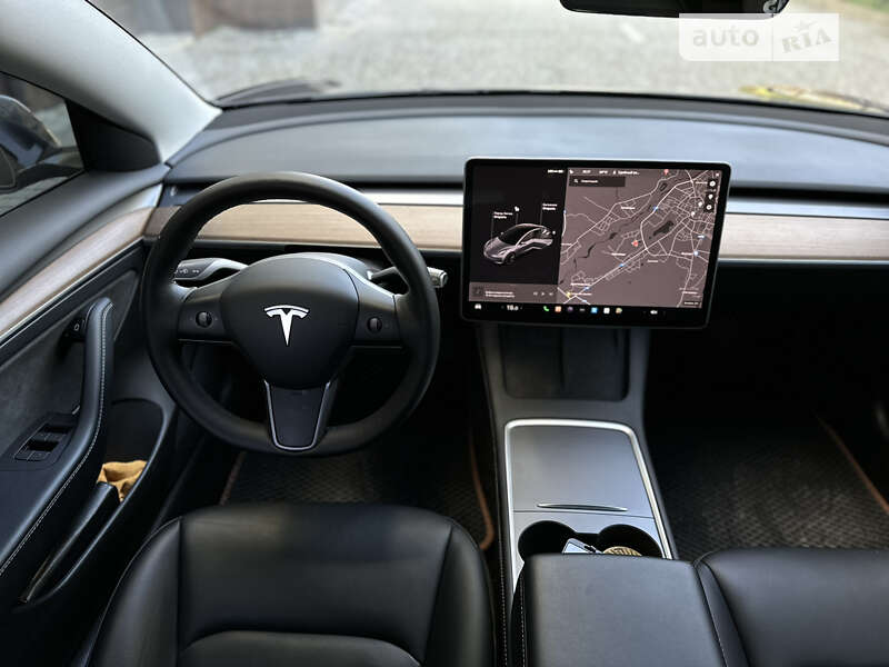 Седан Tesla Model 3 2022 в Івано-Франківську