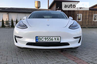 Седан Tesla Model 3 2019 в Львові