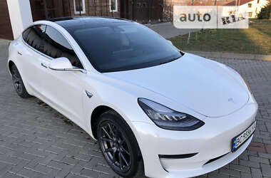 Седан Tesla Model 3 2019 в Львові