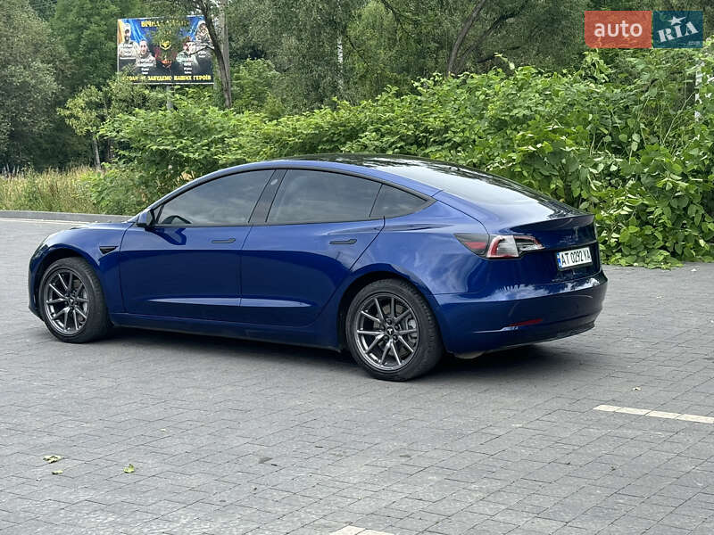 Седан Tesla Model 3 2019 в Івано-Франківську