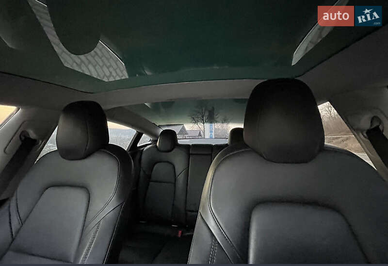 Седан Tesla Model 3 2020 в Млинове