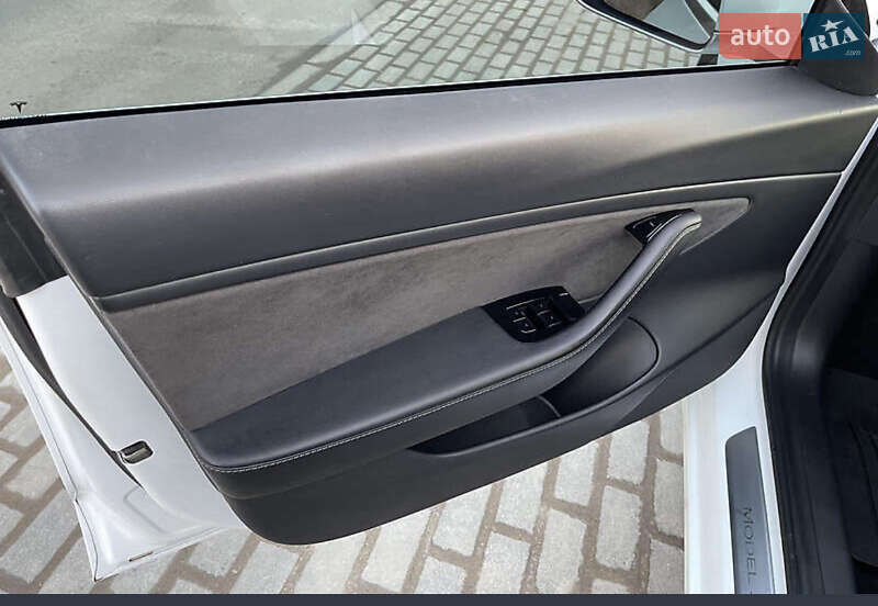 Седан Tesla Model 3 2020 в Млинове