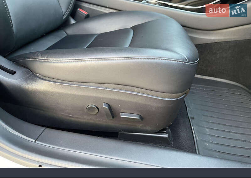 Седан Tesla Model 3 2020 в Млинове