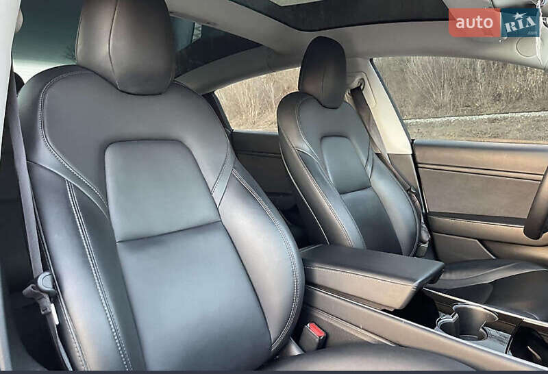 Седан Tesla Model 3 2020 в Млинове