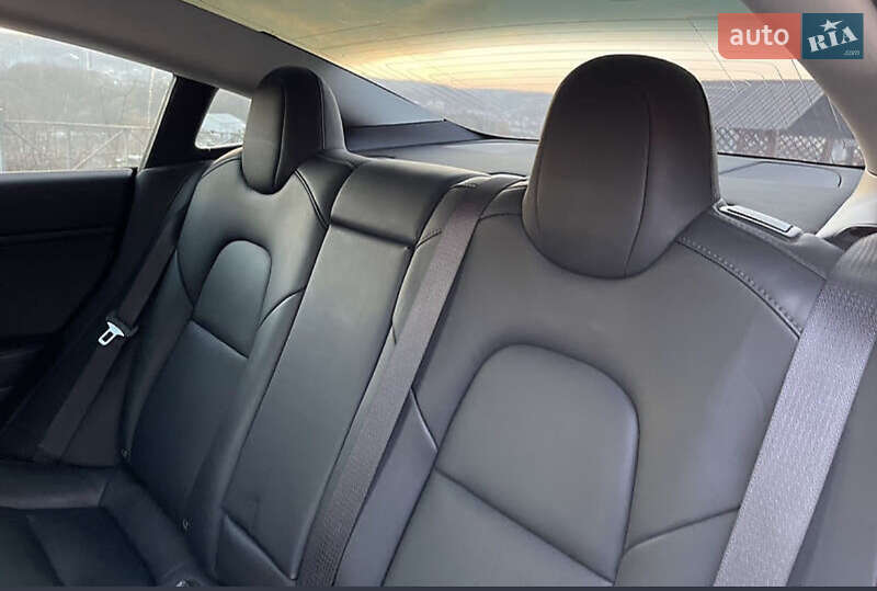 Седан Tesla Model 3 2020 в Млинове