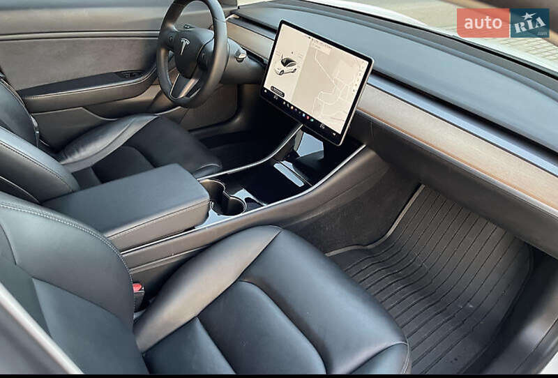 Седан Tesla Model 3 2020 в Млинове фото 13 Седан Tesla Model 3 2020 в Млинове