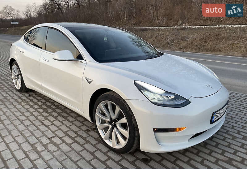 Седан Tesla Model 3 2020 в Млинове