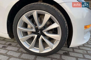 Седан Tesla Model 3 2020 в Млинове