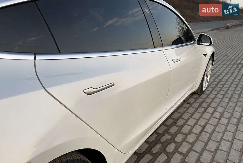 Седан Tesla Model 3 2020 в Млинове