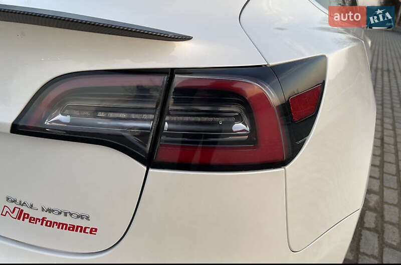Седан Tesla Model 3 2020 в Млинове