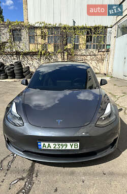 Седан Tesla Model 3 2022 в 