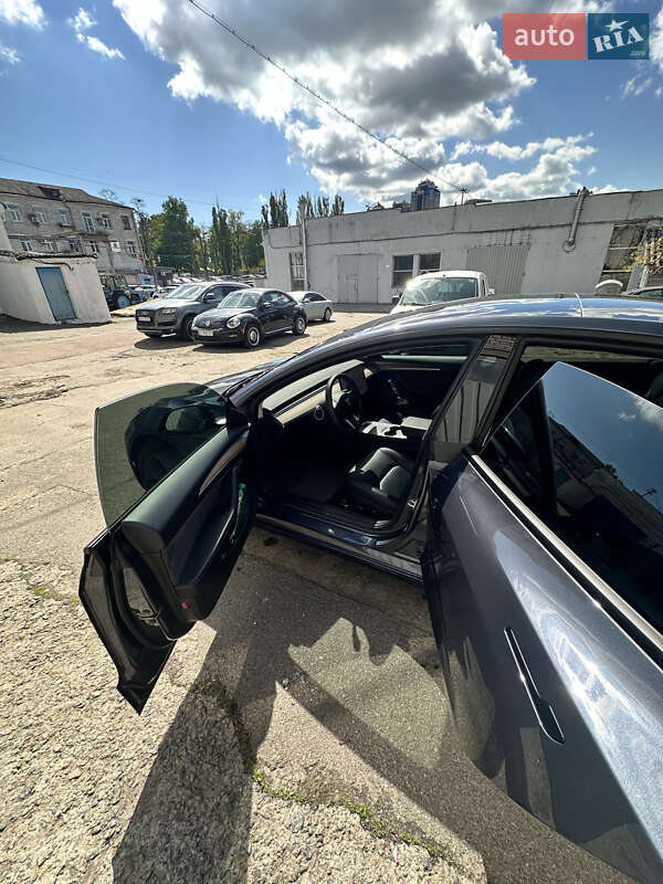 Седан Tesla Model 3 2022 в Києві