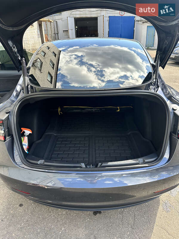 Седан Tesla Model 3 2022 в Києві