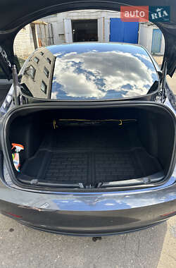 Седан Tesla Model 3 2022 в 
