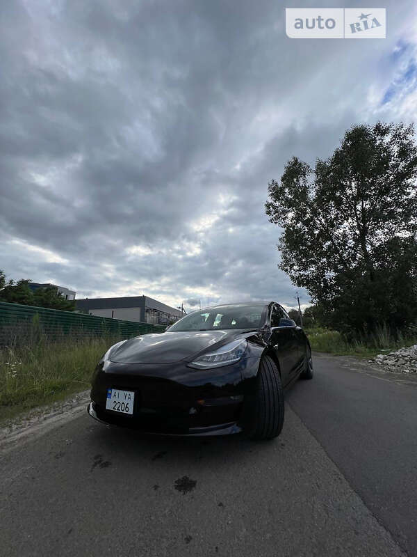 Седан Tesla Model 3 2018 в Борисполі