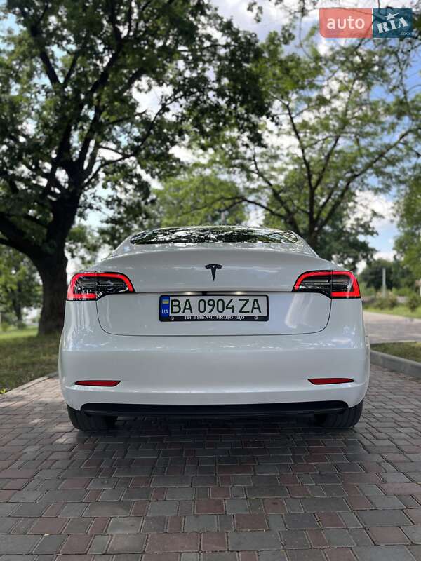 Седан Tesla Model 3 2022 в Кропивницком