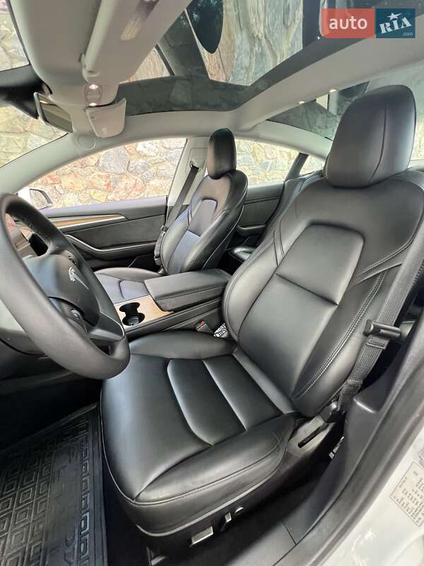 Седан Tesla Model 3 2022 в Кропивницком