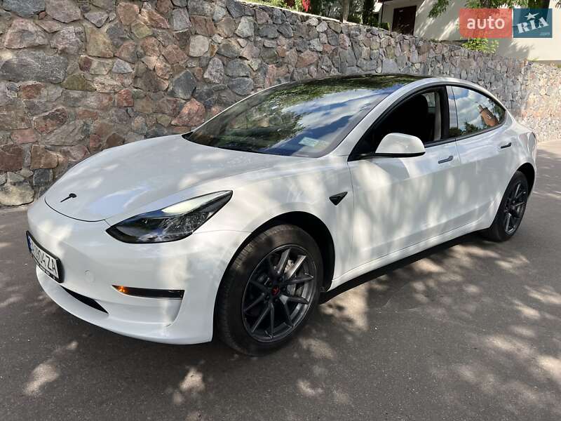 Седан Tesla Model 3 2022 в Кропивницком