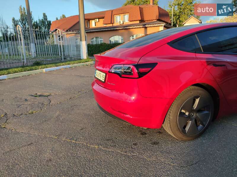 Седан Tesla Model 3 2022 в Киеве