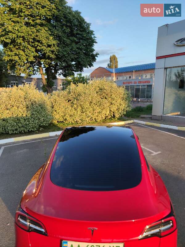 Седан Tesla Model 3 2022 в Киеве