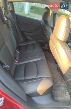 Седан Tesla Model 3 2022 в 