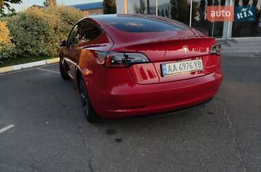 Седан Tesla Model 3 2022 в 