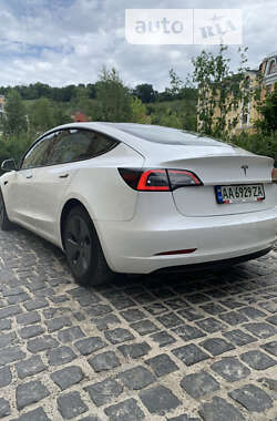 Седан Tesla Model 3 2021 в Киеве
