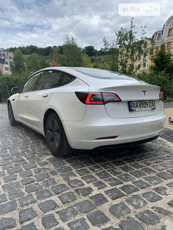 Седан Tesla Model 3 2021 в Киеве