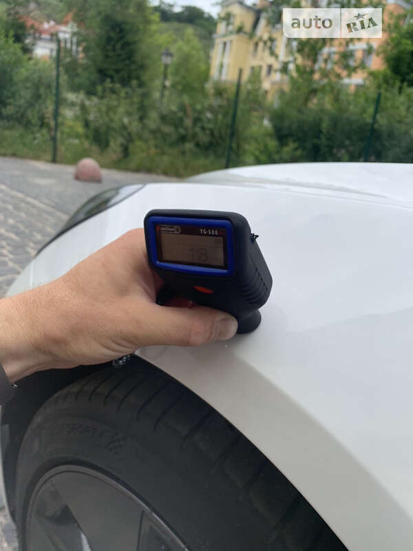 Седан Tesla Model 3 2021 в Киеве