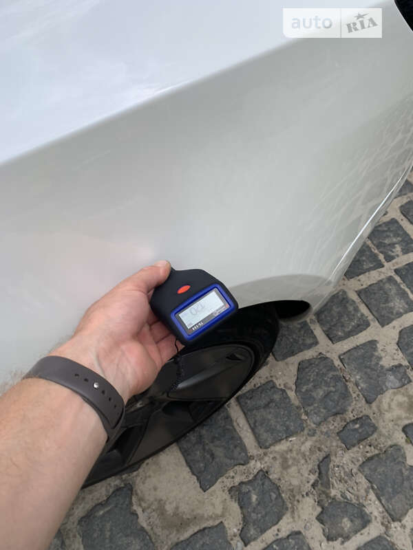 Седан Tesla Model 3 2021 в Киеве