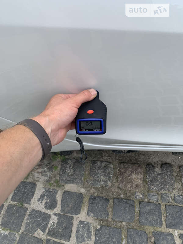 Седан Tesla Model 3 2021 в Киеве