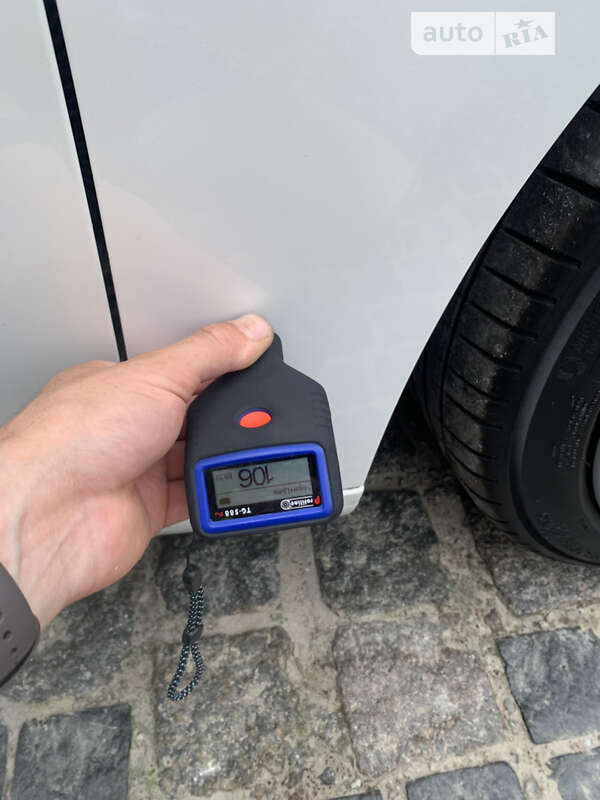 Седан Tesla Model 3 2021 в Киеве
