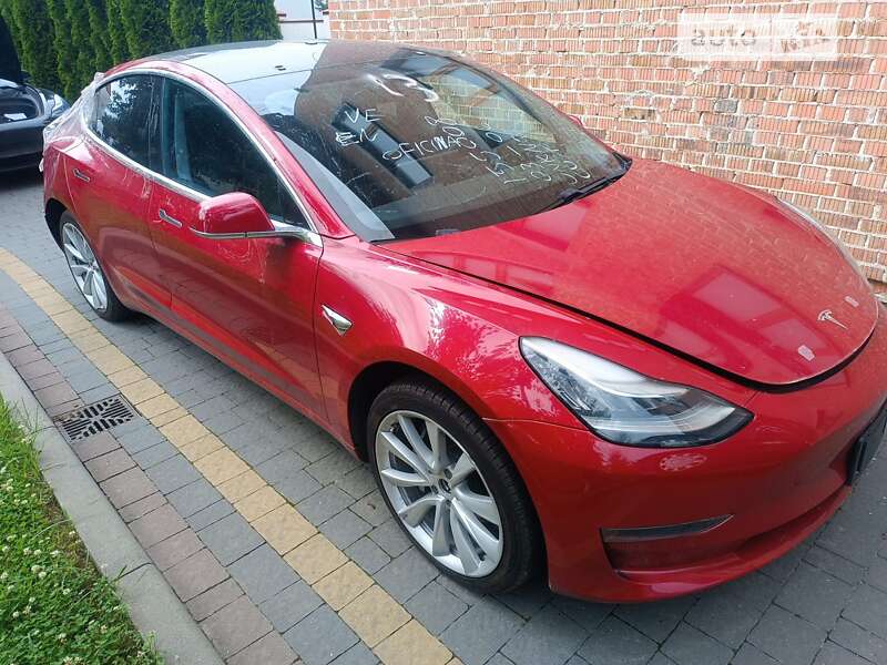 Седан Tesla Model 3 2018 в Львові