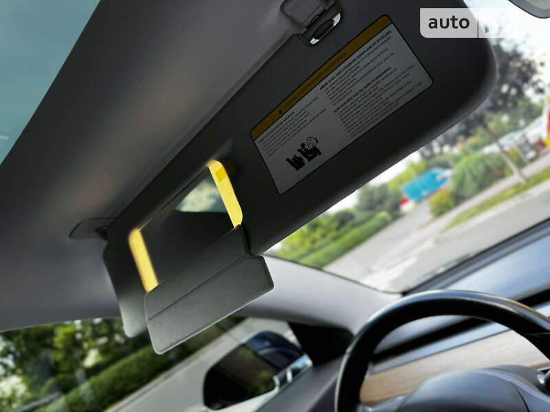 Седан Tesla Model 3 2018 в Києві