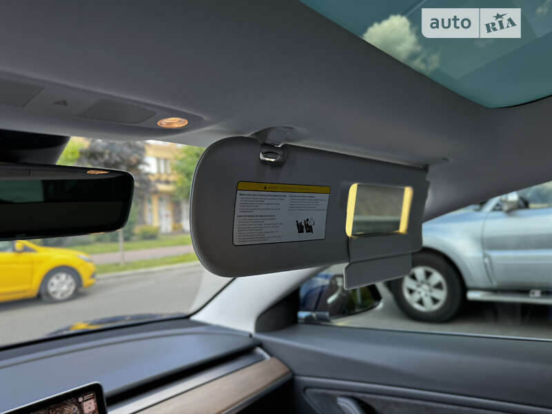 Седан Tesla Model 3 2018 в Києві