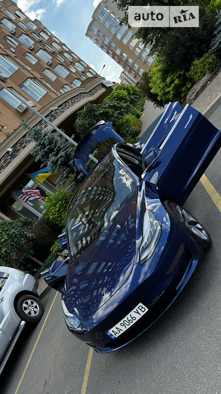 Седан Tesla Model 3 2018 в Києві