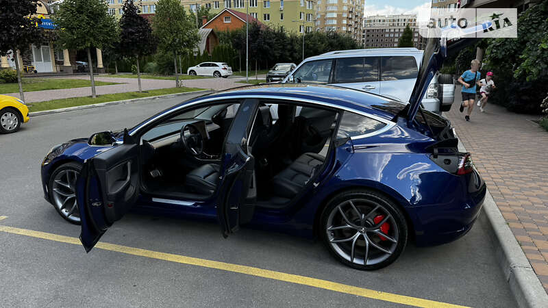 Седан Tesla Model 3 2018 в Киеве