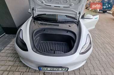 Седан Tesla Model 3 2022 в 